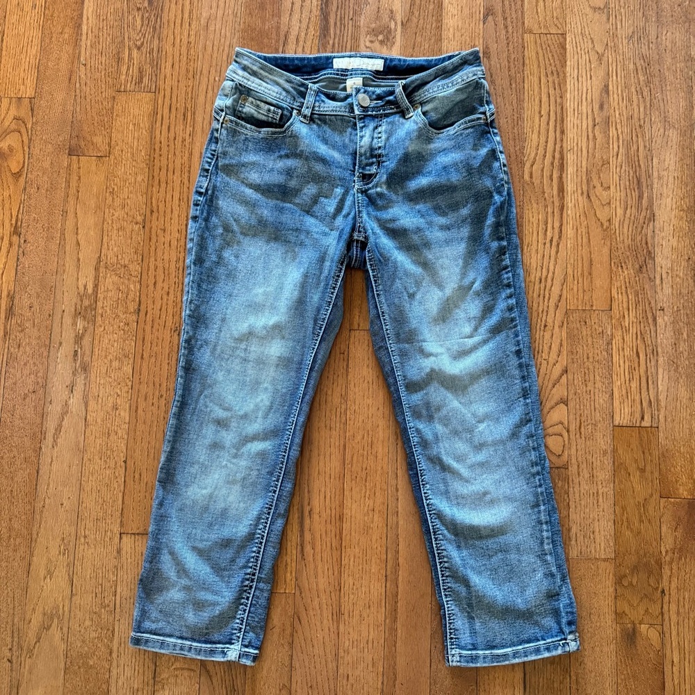 Cato Contemporary Women's Light Blue Cropped Capri Length Denim Jeans size 4